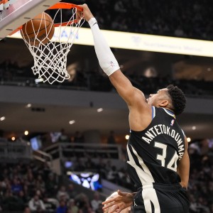 开云体育下载-根本扛不住！字母哥背打奥孔武反身爆扣&amp;冲击后者再打2+0